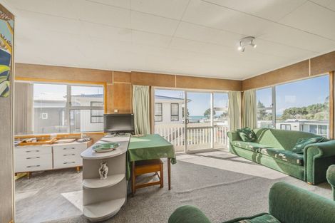 Photo of property in 121 Eighth Avenue, Urenui, 4377
