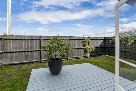 Photo of property in 2/783 Te Atatu Road, Te Atatu Peninsula, Auckland, 0610