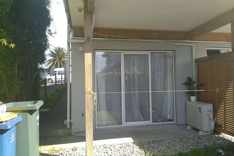 Photo of property in 1/4313 Great North Road, Glendene, Auckland, 0602