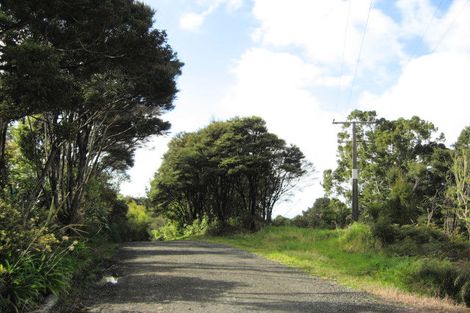 Photo of property in 34 Shirley Road, Parau, Auckland, 0604