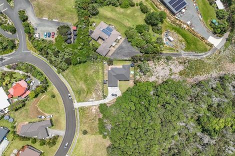 Photo of property in 24 Dudley Crescent, Cable Bay, 0420