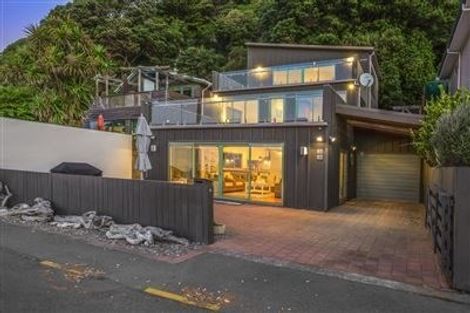 Photo of property in 10 Ocean Parade, Pukerua Bay, 5026