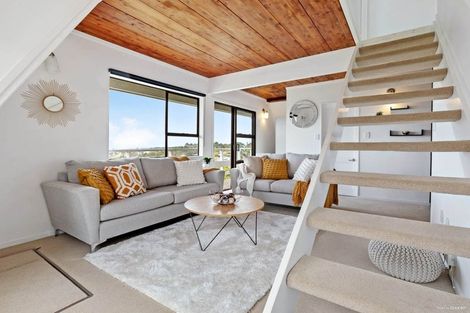 Photo of property in 166 Browns Bay Road, Murrays Bay, Auckland, 0630