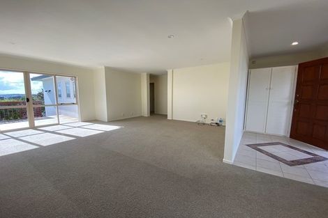 Photo of property in 8 Canary Place, Unsworth Heights, Auckland, 0632