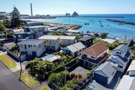 Photo of property in 10 Roy Terrace, Moturoa, New Plymouth, 4310