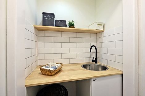 Photo of property in 27 York Avenue, Tamatea, Napier, 4112