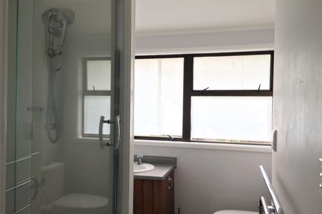 Photo of property in 43 Deverell Place, Northcross, Auckland, 0632