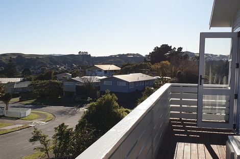 Photo of property in 3 Quinn Grove, Ranui, Porirua, 5024