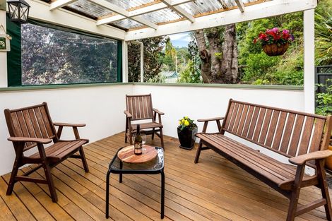 Photo of property in 18 Pinehaven Road, Pinehaven, Upper Hutt, 5019