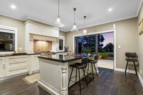 Photo of property in 12 Veale Road, Frankleigh Park, New Plymouth, 4310