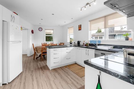 Photo of property in 90 Mount View Road, Melville, Hamilton, 3206