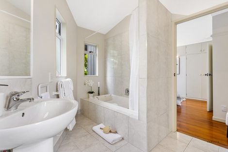 Photo of property in 342 Titirangi Road, Titirangi, Auckland, 0604