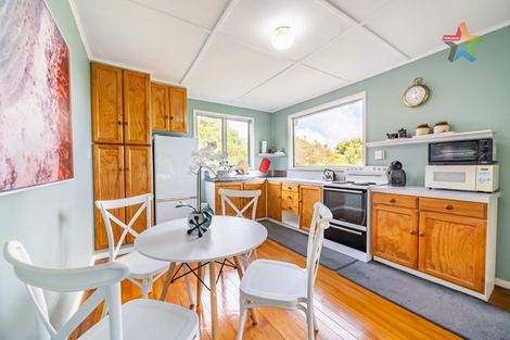 Photo of property in 2 Singers Road, Korokoro, Lower Hutt, 5012