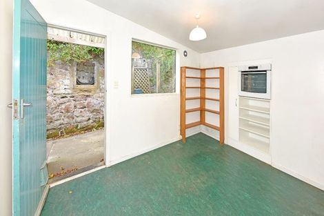 Photo of property in 16 Ripon Street, Lyttelton, 8082