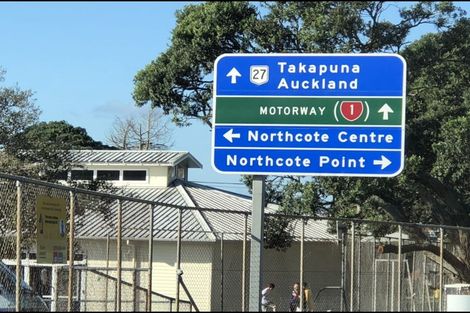 Photo of property in 2f/20 Ian Marwick Place, Birkenhead, Auckland, 0626