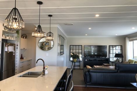 Photo of property in 28 Manuel Road, Silverdale, 0932