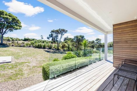 Photo of property in 1117a Whangaparaoa Road, Matakatia, Whangaparaoa, 0930