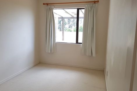 Photo of property in 2 Graham Collins Drive, Windsor Park, Auckland, 0632