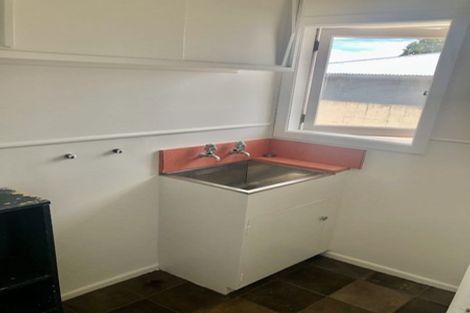 Photo of property in 40 Flanshaw Road, Te Atatu South, Auckland, 0610