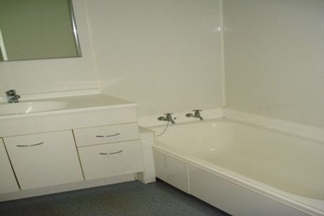 Photo of property in 2/25 Cromdale Avenue, Highland Park, Auckland, 2010