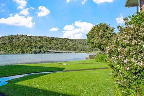 Photo of property in 17 Weranui Road, Waiwera, 0994