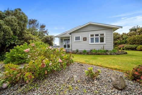 Photo of property in 183 Tasman Street, Opunake, 4616