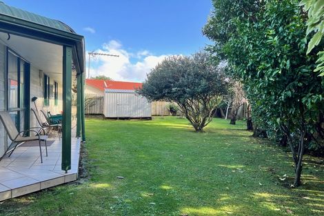 Photo of property in 16 Oakleigh Avenue, Takanini, 2112