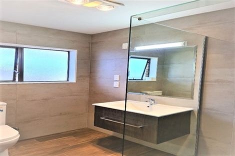 Photo of property in 178 Te Atatu Road, Te Atatu South, Auckland, 0610