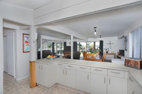 Photo of property in 11 Oaklea Avenue, Marton, 4710