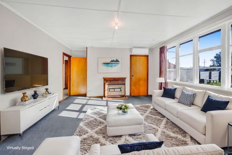 Photo of property in 3 Dixon Avenue, Hawera, 4610