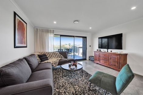 Photo of property in 15 Thomason Road, Egmont Village, New Plymouth, 4371