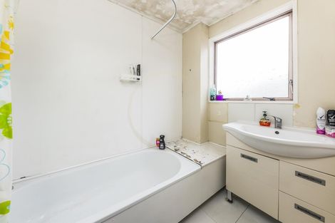 Photo of property in 90a Beaumonts Way, Manurewa, Auckland, 2102