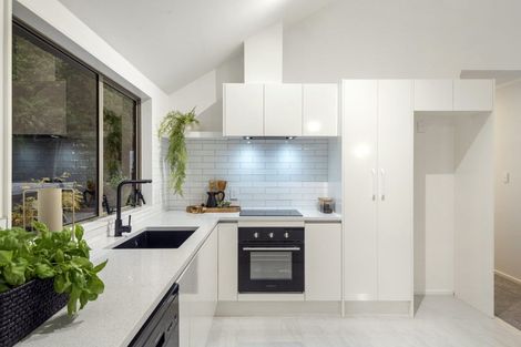 Photo of property in 2/48 Park Hill Road, Birkenhead, Auckland, 0626