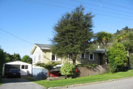 Photo of property in 14 Lincoln Street, Picton, 7220