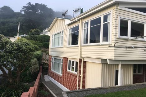 Photo of property in 34 Hungerford Road, Lyall Bay, Wellington, 6022
