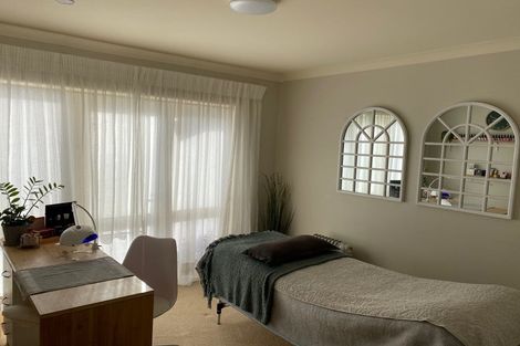 Photo of property in 72a Summerhill Drive, Fitzherbert, Palmerston North, 4410