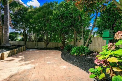 Photo of property in 17 Goldfinch Rise, Unsworth Heights, Auckland, 0632