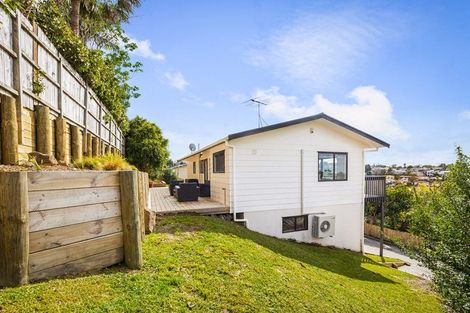 Photo of property in 8 Garton Drive, Massey, Auckland, 0614