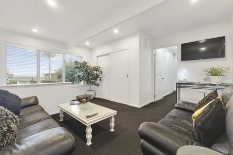 Photo of property in 49a The Esplanade, Eastern Beach, Auckland, 2012