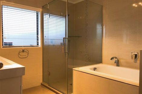 Photo of property in 22 Sturges Road, Henderson, Auckland, 0612