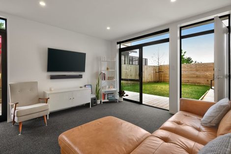 Photo of property in 13/15 Chivalry Road, Glenfield, Auckland, 0629