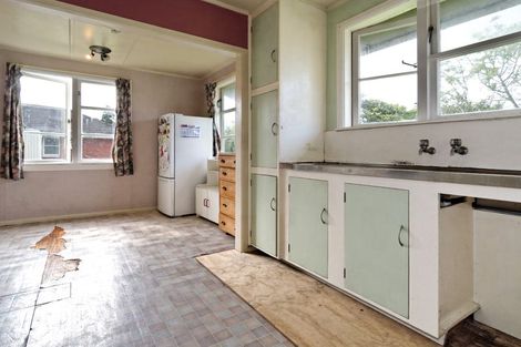 Photo of property in 1/4 Godley Road, Green Bay, Auckland, 0604