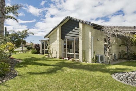Photo of property in 1 Mcleod Place, Papamoa Beach, Papamoa, 3118