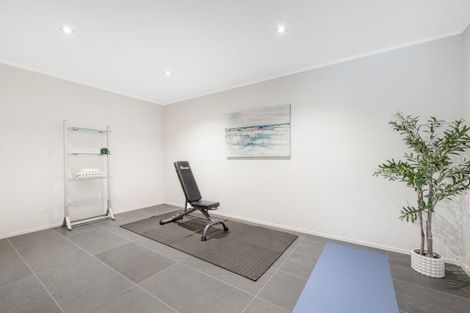 Photo of property in 3 Trident Place, Shelly Park, Auckland, 2014