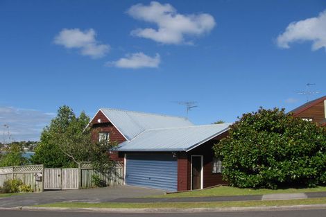 Photo of property in 2/8 Rifleman Rise, Unsworth Heights, Auckland, 0632