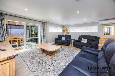 Photo of property in 144 Keri Vista Rise, Papakura, 2110