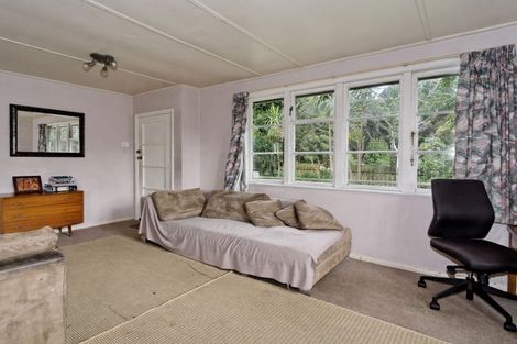 Photo of property in 1/4 Godley Road, Green Bay, Auckland, 0604