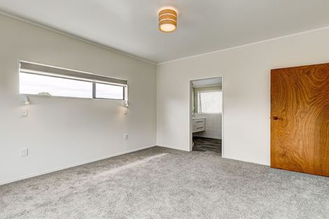 Photo of property in 2/13 Mana Esplanade, Paremata, Porirua, 5026