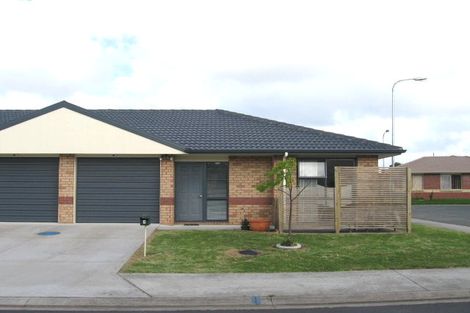 Photo of property in Kessel Way, 1/5 Craiburn Street, Ranui, Auckland, 0612