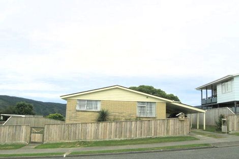 Photo of property in 17 Mount Marua Drive, Timberlea, Upper Hutt, 5018